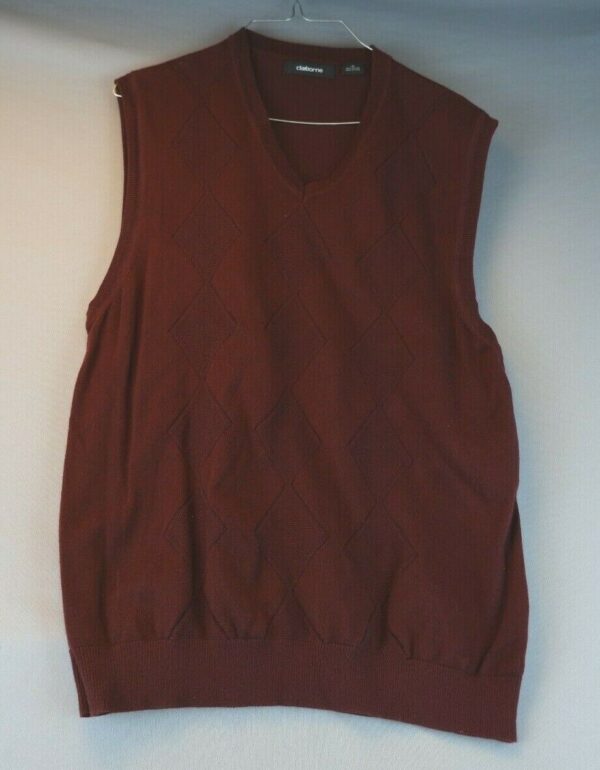 Claiborne Mens Medium Winter Sweater Vest Knit Argyle Sleeveless V-Neck - Maroon