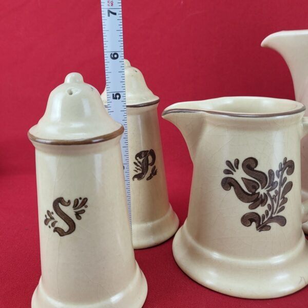 Vintage Pfaltzgraff Village #6-22 Salt & Pepper Shaker Set Tall Tan Ceramic - Image 9