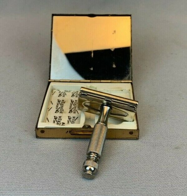 VINTAGE ORIENTAL PORTABLE RAZOR WITH LENTICULAR PICTURE WITH CONTAINER - Image 2