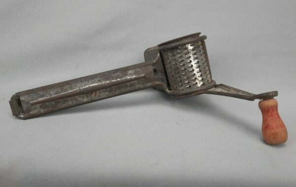 VINTAGE MOULI CHEESE GRATER Made in France METAL w/ RED WOODEN HANDLE - Image 6