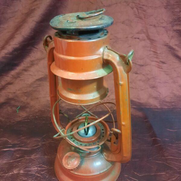 Vintage Red Winged Wheel No 400 Outdoor Kerosene/Oil Lantern 16 1/2" Tall - Image 4